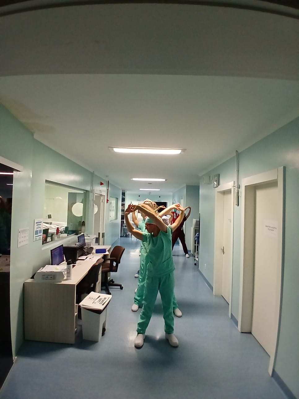 Ginástica Laboral: Equipe do centro cirúrgico participa de atividade