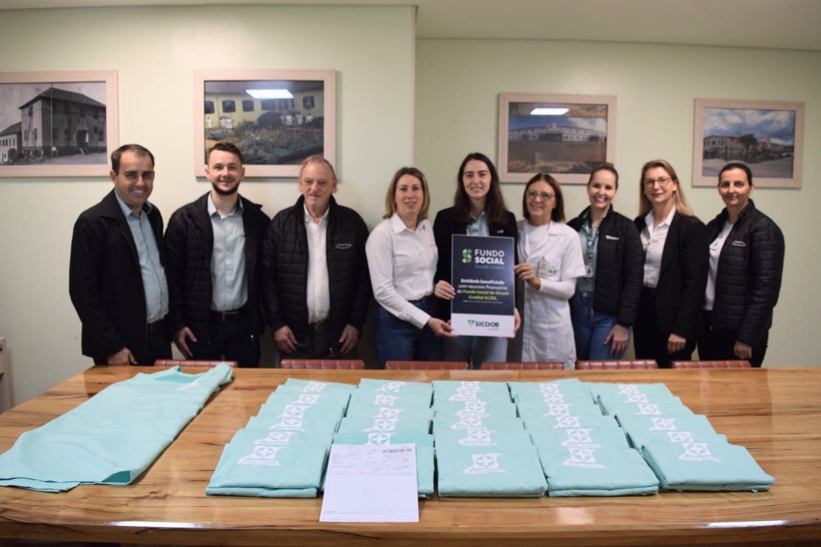 Entrega oficial: HJS recebe novos aventais através de Projeto Fundo Social Sicoob Credial