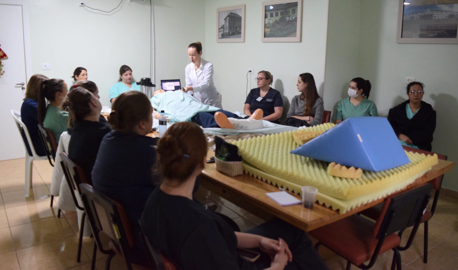 Profissionais de Saúde Participam de Palestra Sobre Prevenção de Lesão por Pressão no Hospital São José