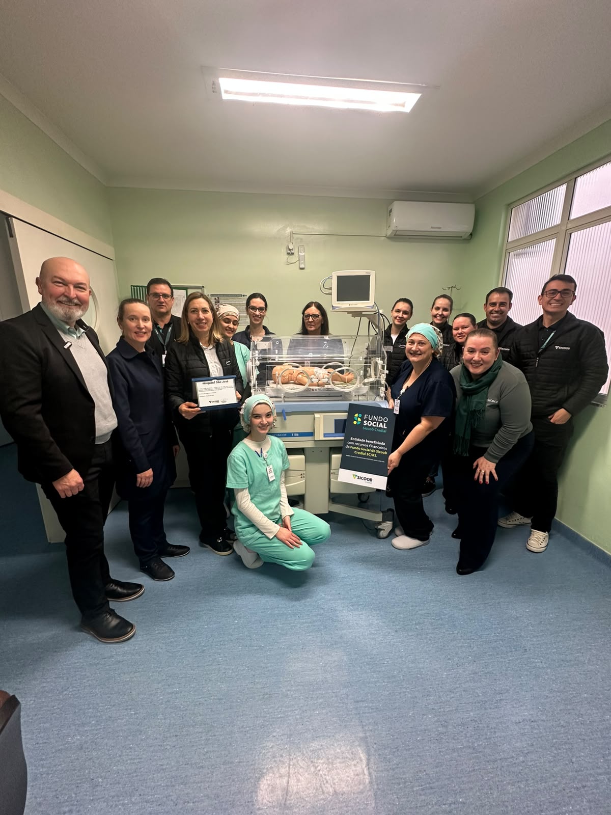 Hospital adquire nova incubadora neonatal com recursos do Fundo Social do Sicoob