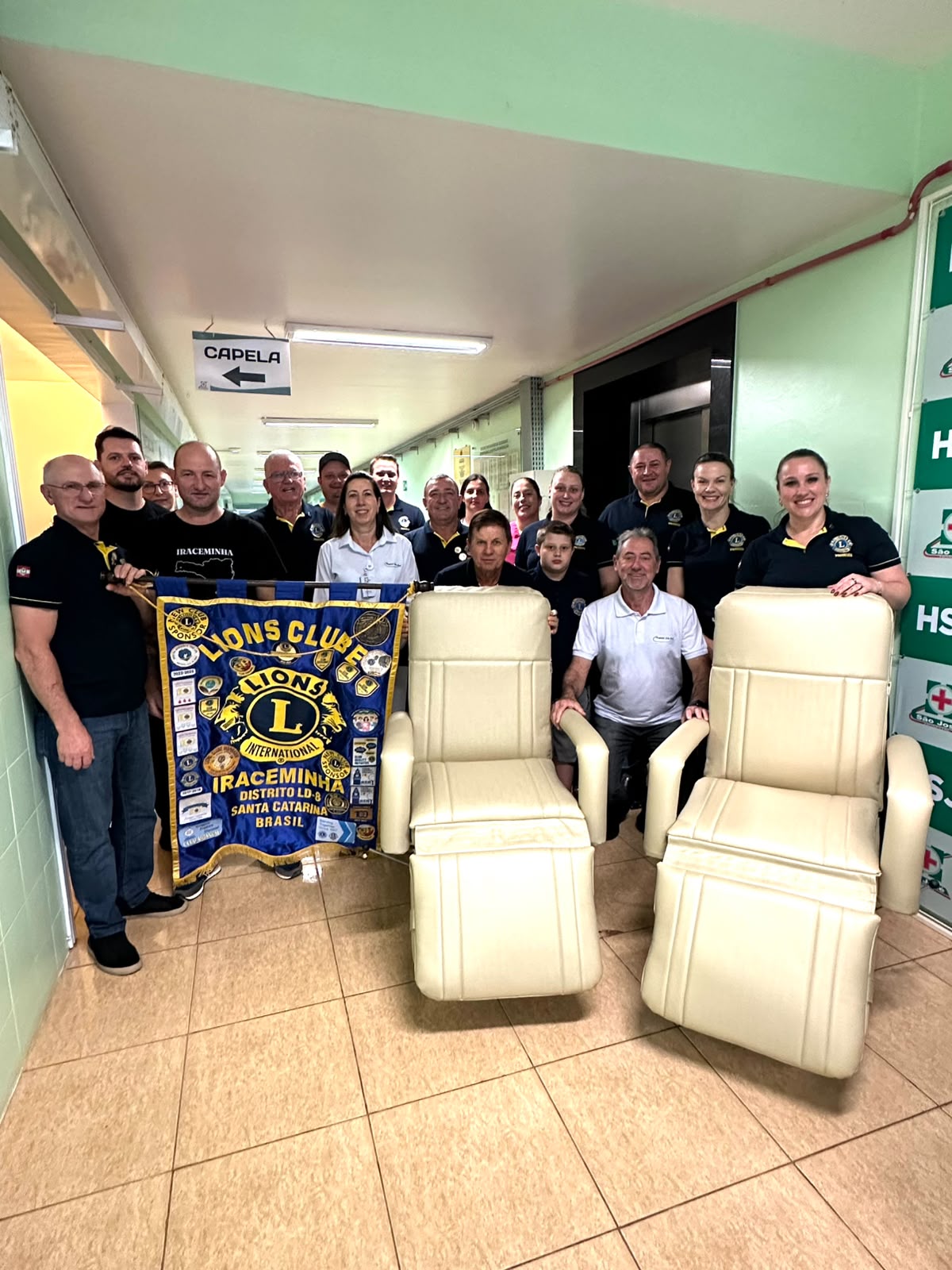 Mais conforto para quem cuida: Lions Clube de Iraceminha doa 10 poltronas ao HSJ